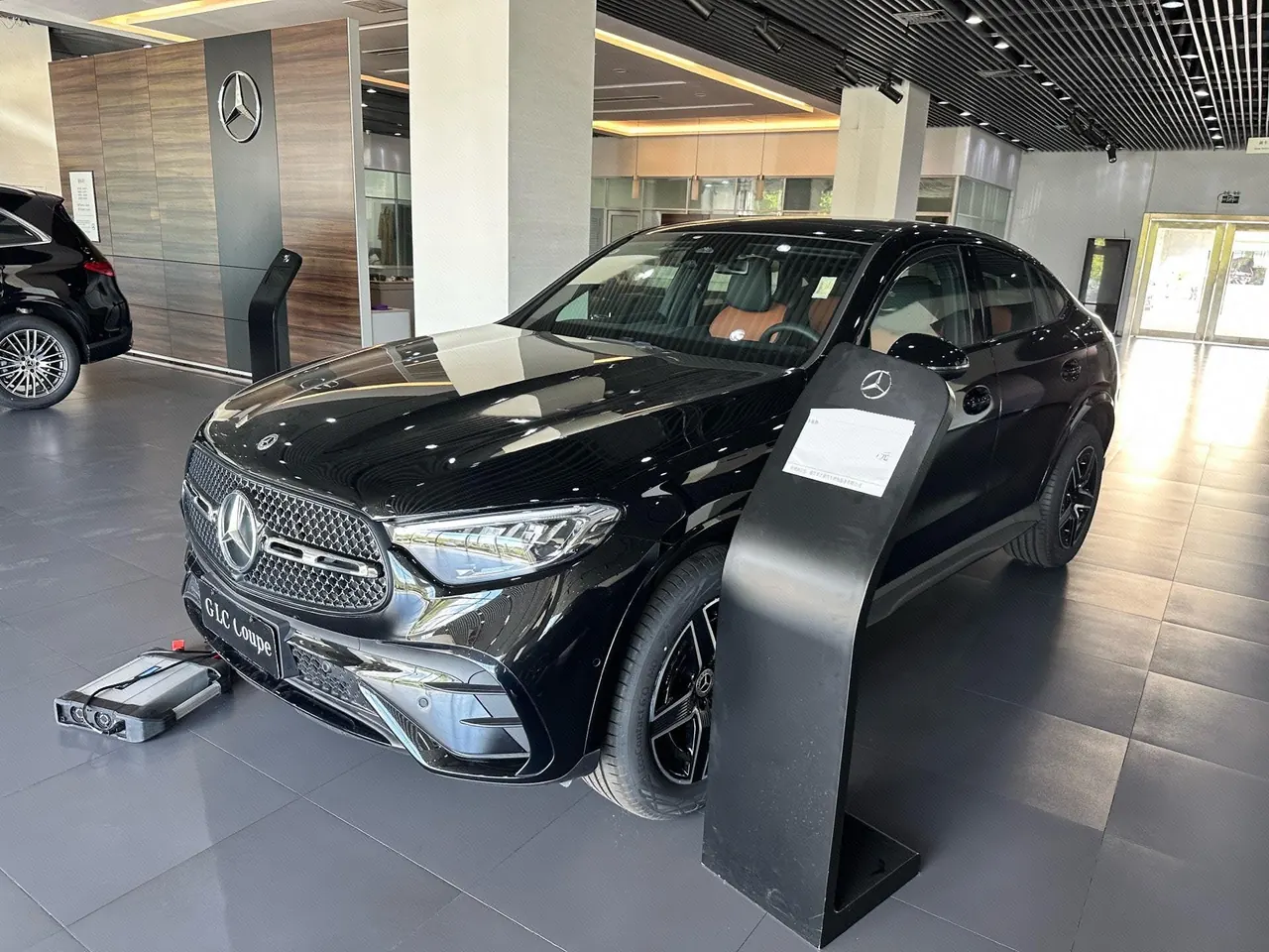 Mercedes Benz GLC (Imported) 2025 GLC 260 Coupe 4MATIC 2.0T Automatic - View 1