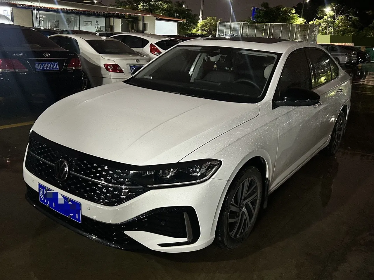 打开图片灯箱:Volkswagen 2024 Lavida 1.5TSI 300TSI Star Leading Edition Automatic Gear
