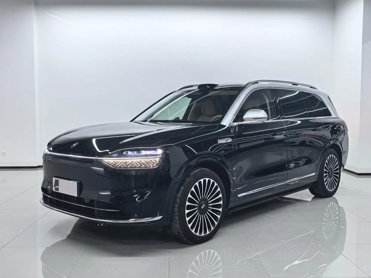 打开图片灯箱:AITO 2025 AITO M9 extended range Ultra version 52kWh6 seat version automatic gear