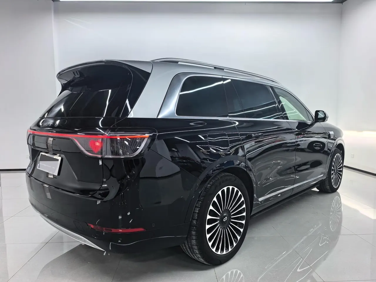 AITO 2025 AITO M9 extended range Ultra version 52kWh6 seat version automatic gear 5