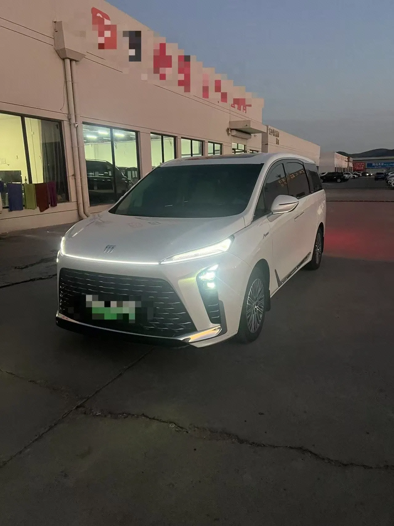 Open image lightbox: Buick 2024 GL8 Lu Zun PHEV 1.5T Smart Edition 7-seat Automatic Gear
