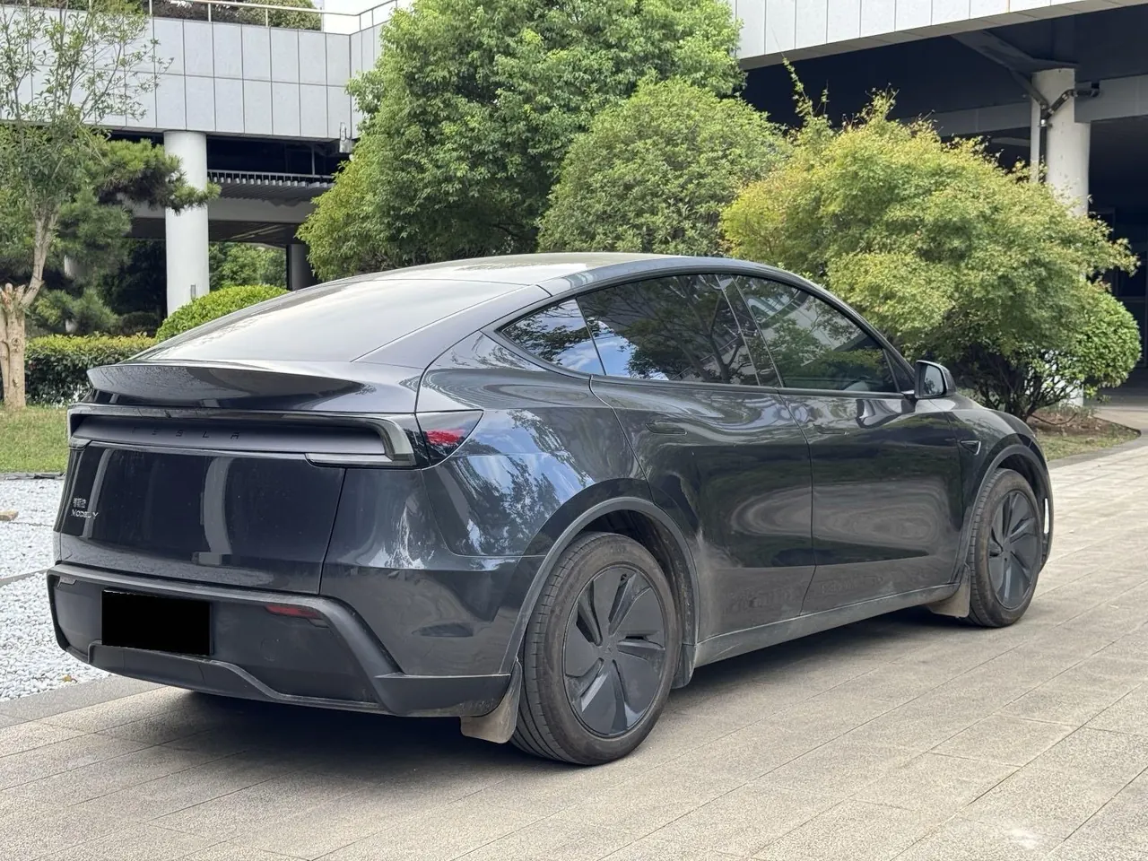 Tesla 2025 Model Y Rear Wheel Drive First Edition Automatic Transmission 5