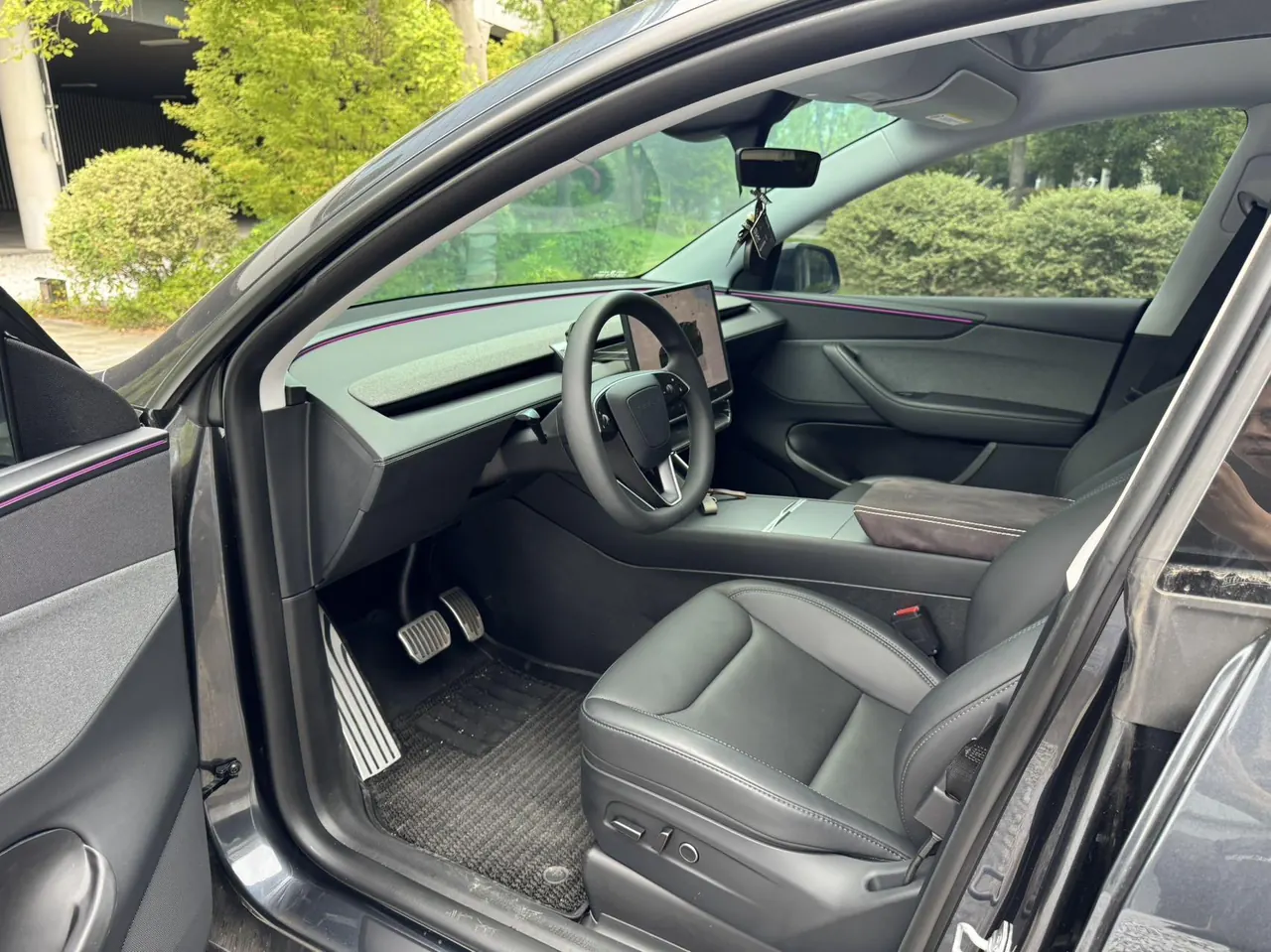 Tesla 2025 Model Y Rear Wheel Drive First Edition Automatic Transmission 6