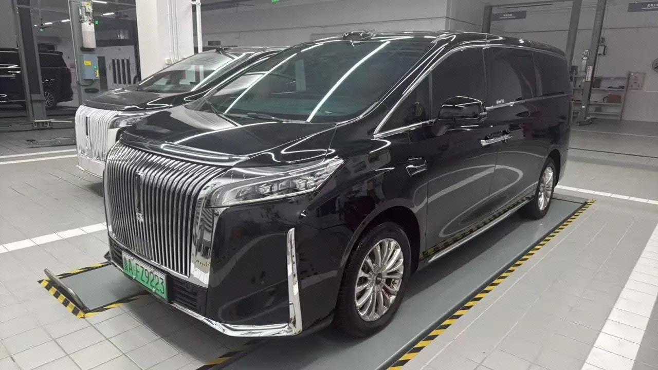 WEY 2025 VV7 Hi4 1.5T Four-Wheel-Drive Automatic Model - View 1