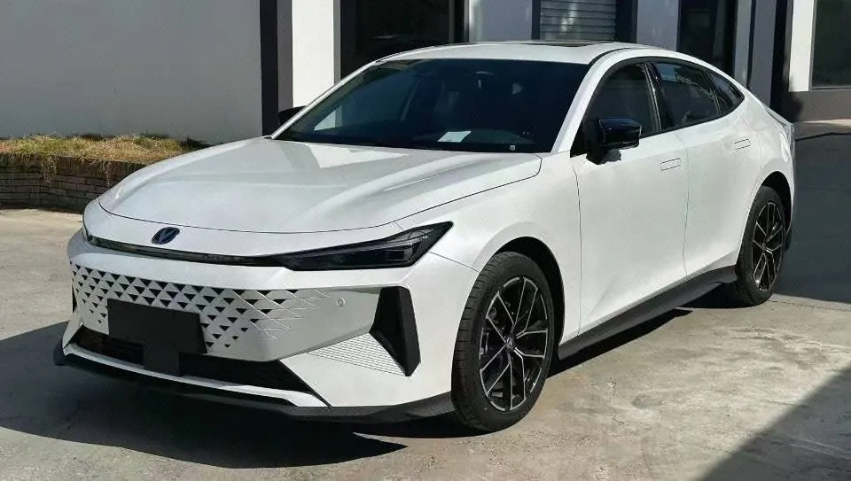 ChangAn 2024 UNI-V Zhidian iDD 1.5 Stepless Blue Whale 136km Zhiku Automatic Gear - View 1