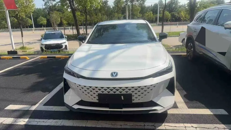 ChangAn 2024 UNI-V Zhidian iDD 1.5 Stepless Blue Whale 136km Zhiku Automatic Gear 2