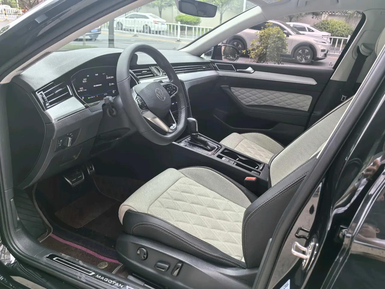 Volkswagen 2023 Magotan 2.0TSI 330TSI 2 million Commemorative Luxury Automatic Gear 5