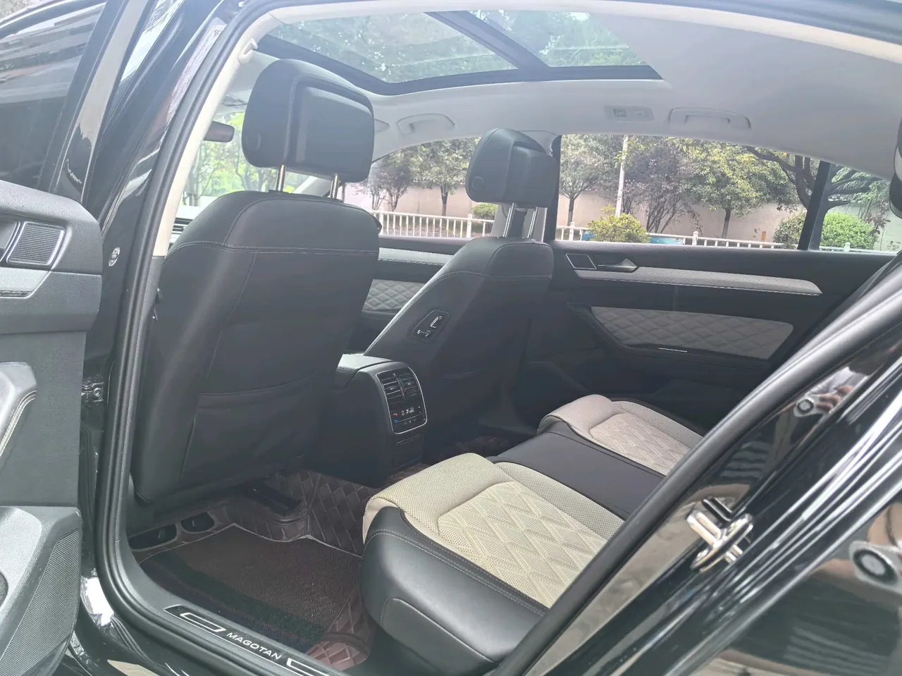 Volkswagen 2023 Magotan 2.0TSI 330TSI 2 million Commemorative Luxury Automatic Gear 9