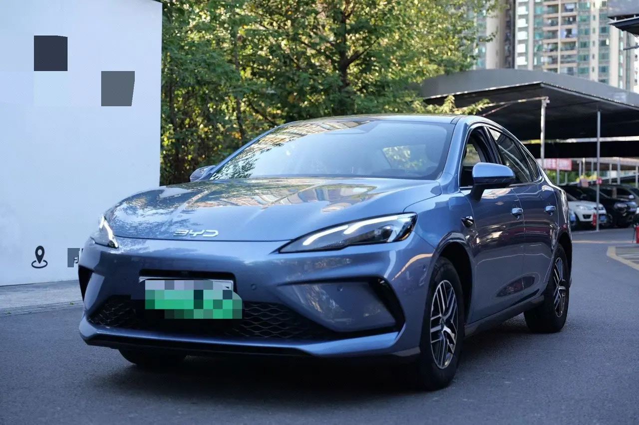 BYD 2025 seals 05 DM-i 1.5 stepless smart driving version 120KM flagship automatic gear - View 1