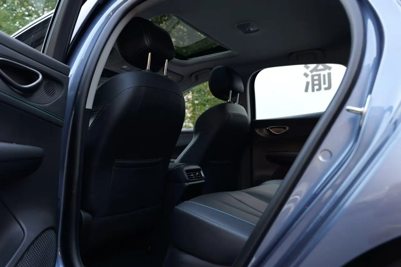 BYD 2025 seals 05 DM-i 1.5 stepless smart driving version 120KM flagship automatic gear 6