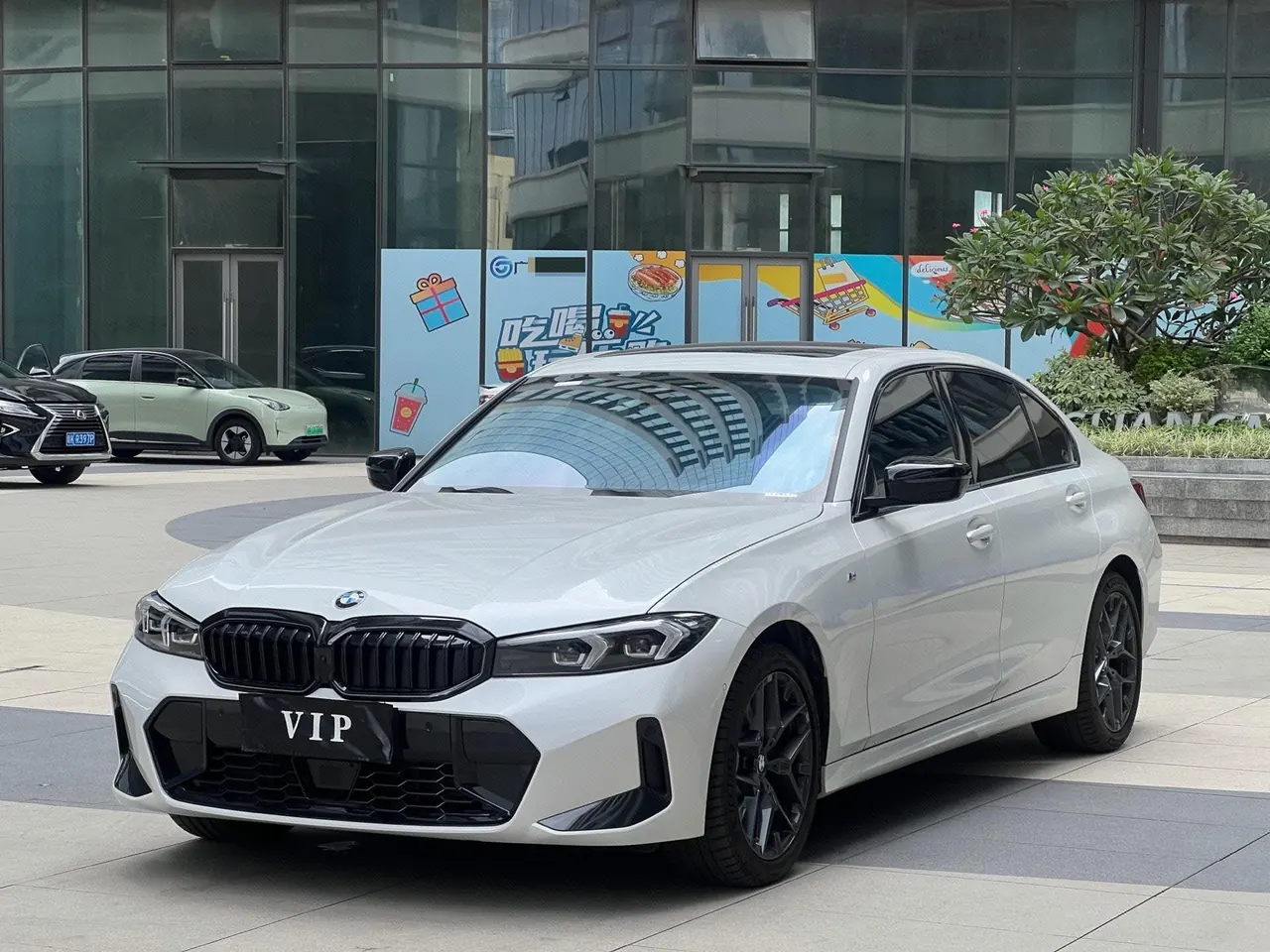 打开图片灯箱:BMW 3 Series 2025 330Li 2.0T M Sports Obsidian Night Suit Automatic Gear