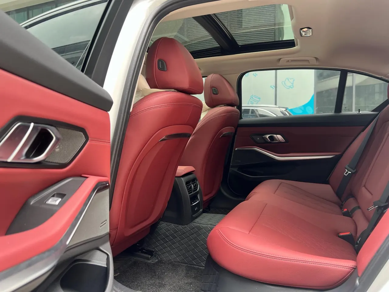BMW 3 Series 2025 330Li 2.0T M Sports Obsidian Night Suit Automatic Gear 6