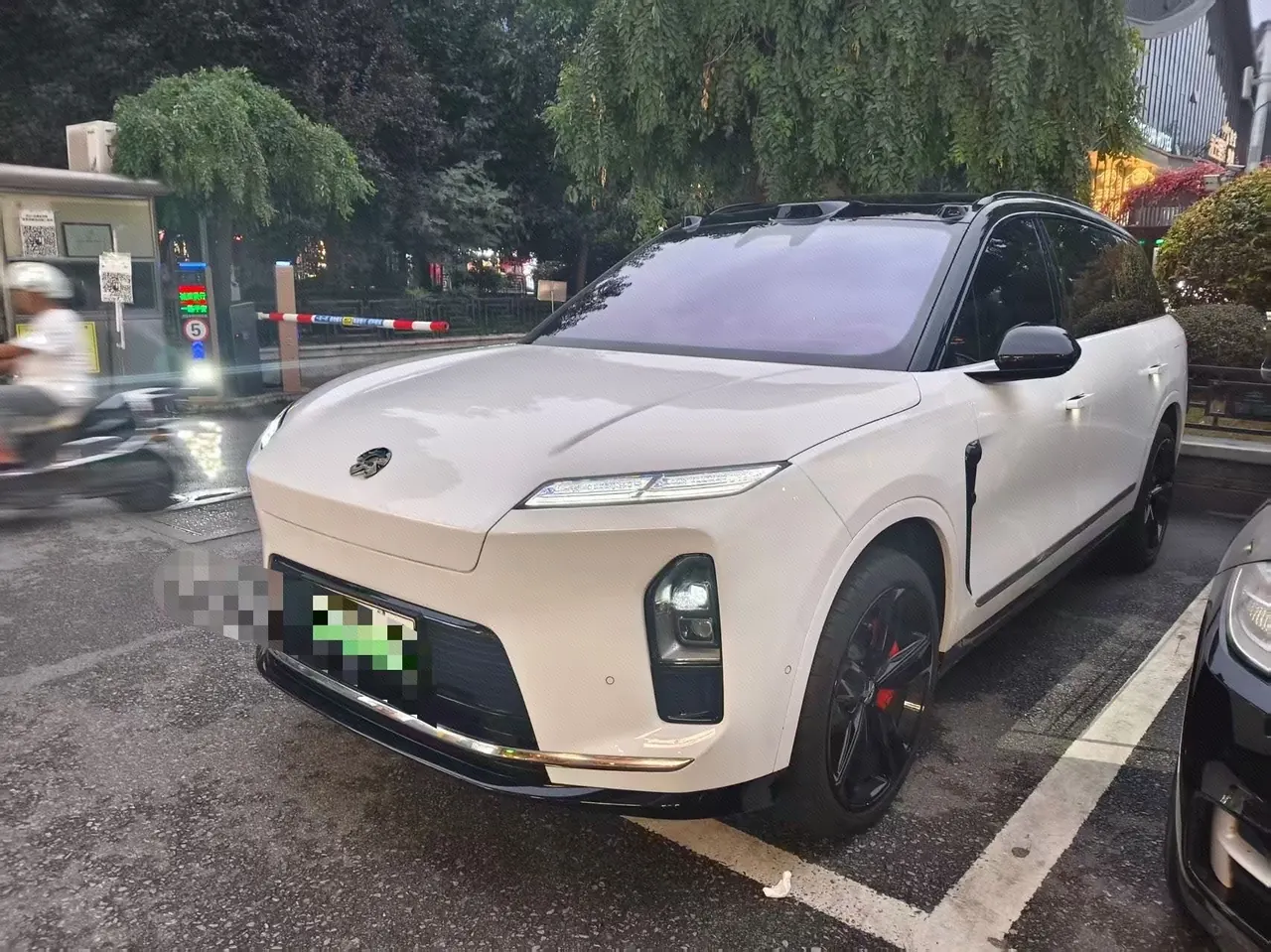 NIO 2026 ES8 6‑Seater Executive Signature Edition Automatic Transmission - View 1