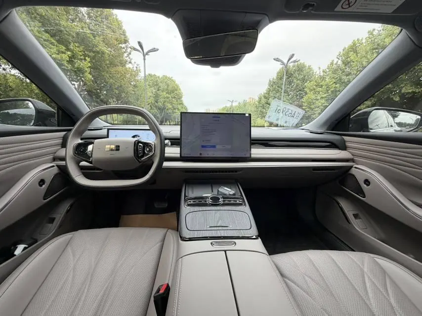 Geely Galaxy 2025 Xingyao 8 EM-i 1.5 130km Premium Edition Automatic Gear 5