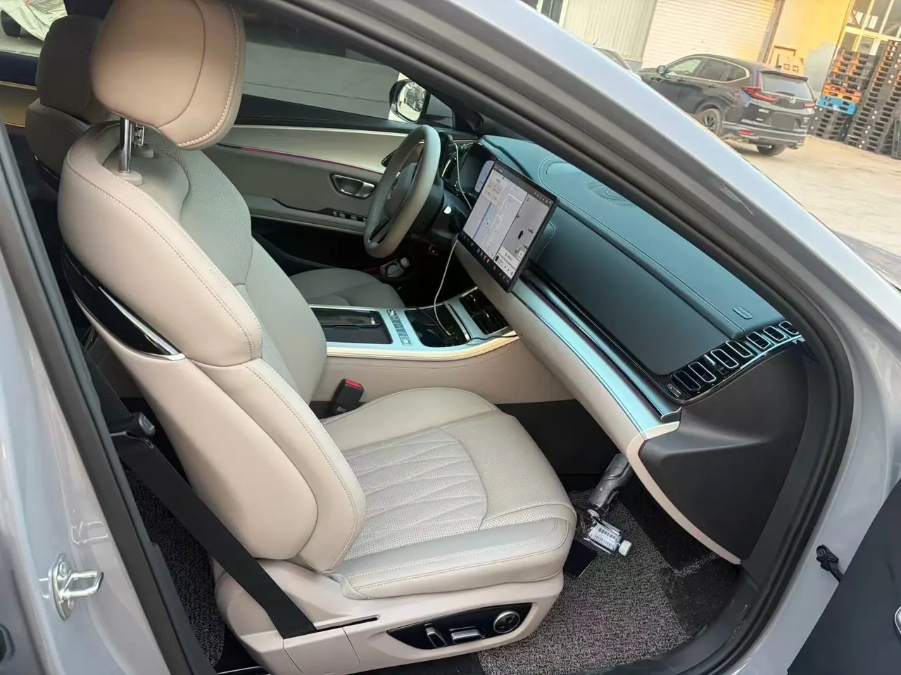 BYD 2026 Han EV Smart Driving Edition 705KM Flash Charge Honorable Automatic Gear 5
