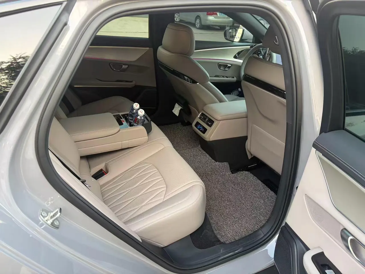 BYD 2026 Han EV Smart Driving Edition 705KM Flash Charge Honorable Automatic Gear 6