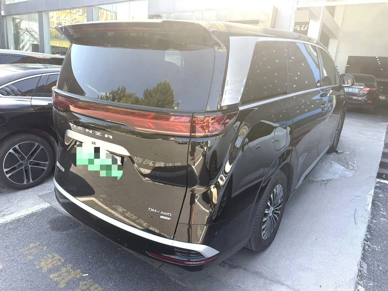 Denza 2025 Denza D9 DM-i 1.5T stepless four-wheel drive automatic gear 4