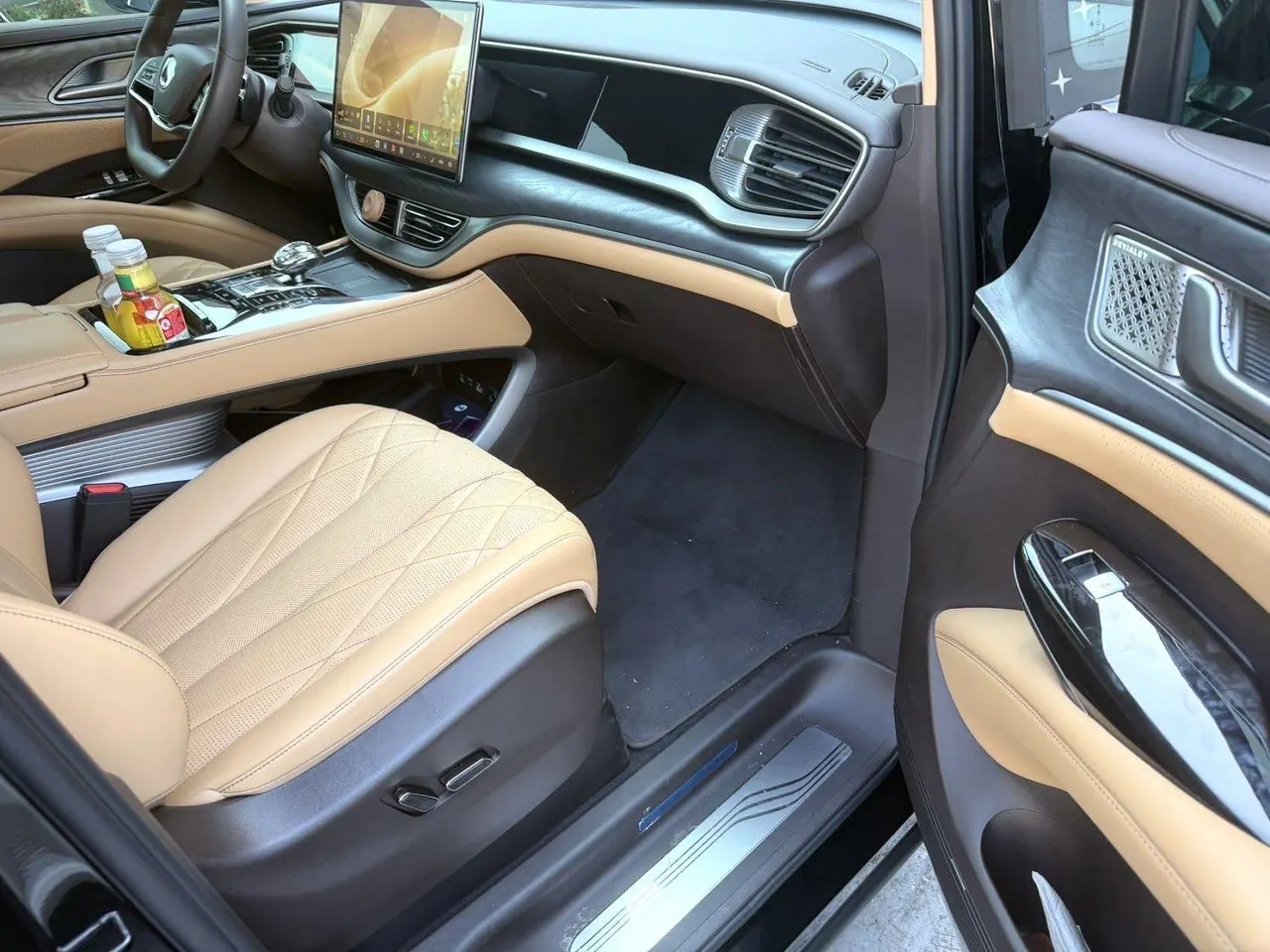 Denza 2025 Denza D9 DM-i 1.5T stepless four-wheel drive automatic gear 7