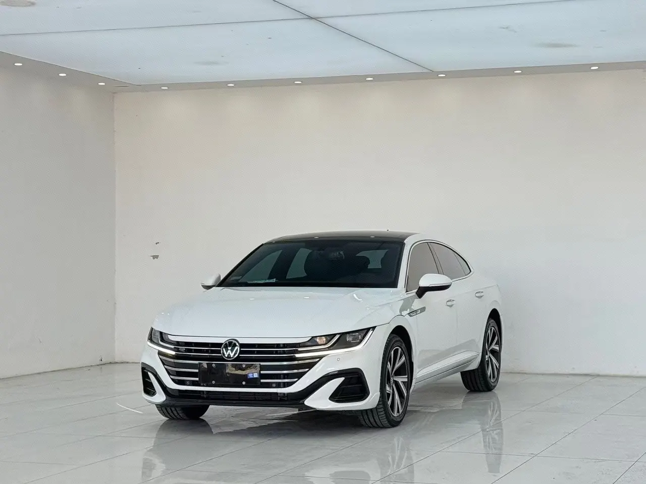 Open image lightbox: Volkswagen 2026 CC 2.0TSI 330TSI dazzling 30 million selection of automatic gear