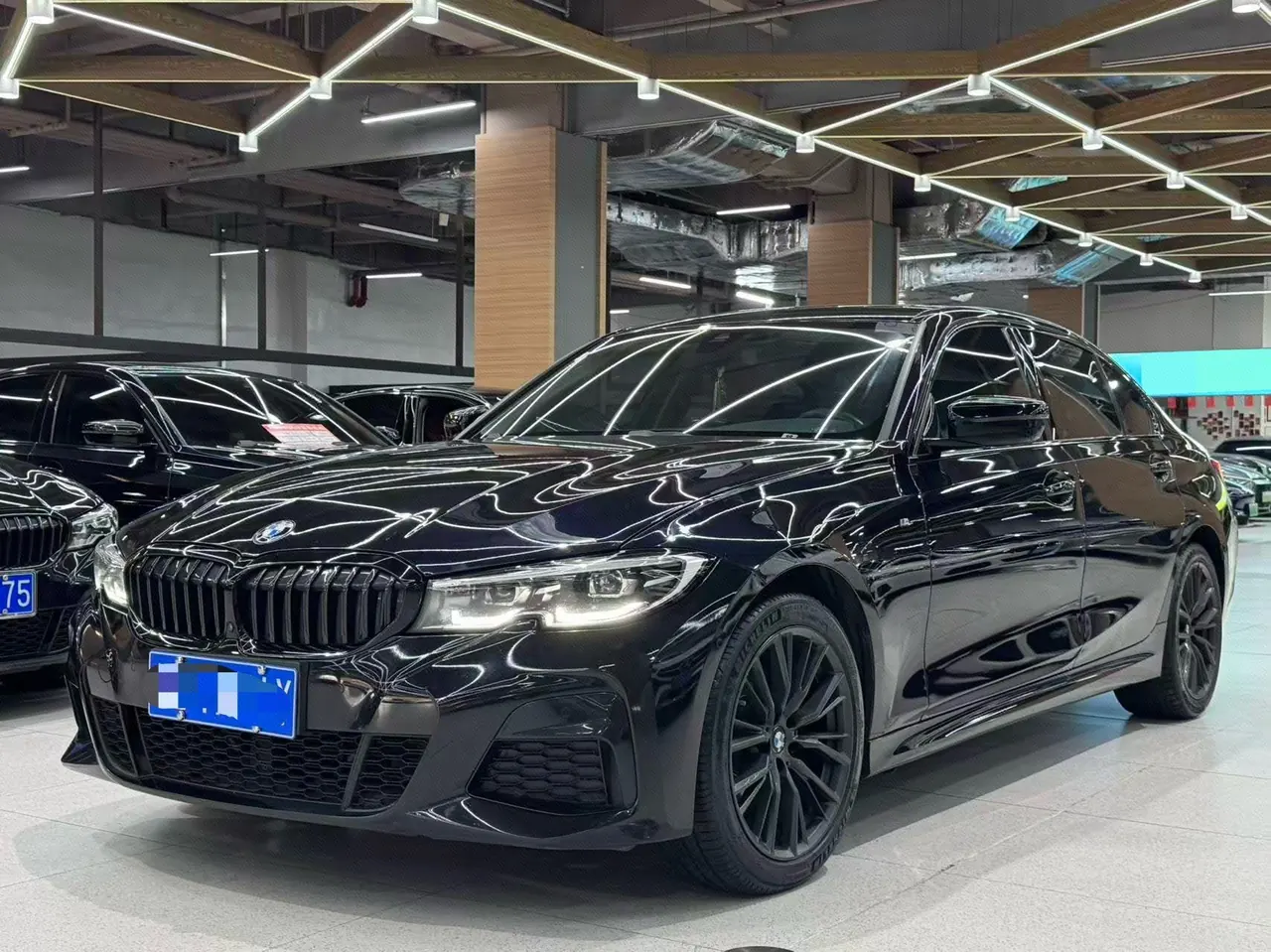 打开图片灯箱:BMW 3 Series 2021 325Li 2.0T M Sports Obsidian Night Kit (Changed) Automatic Gear