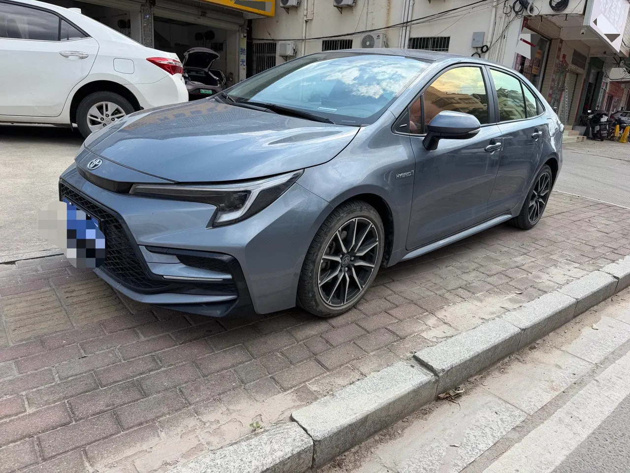 打开图片灯箱:Toyota 2023 Lei Ling Shuangqing 1.8 Stepless Intelligent Electric Hybrid Sports Edition Automatic Gear