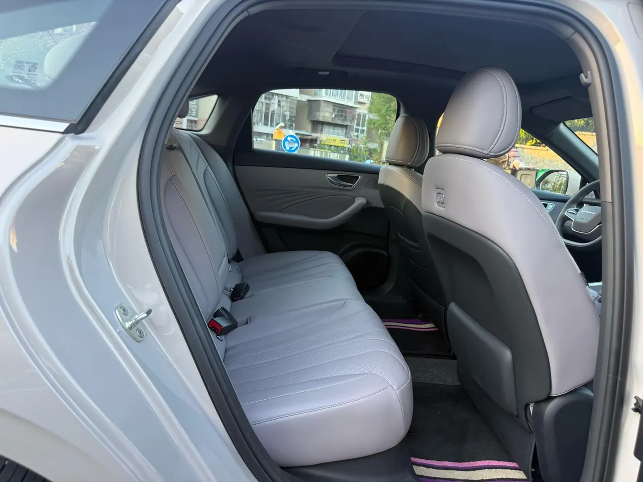 Roewe 2025 M7 DMH 1.5 160km Premium Edition Automatic Gear 11
