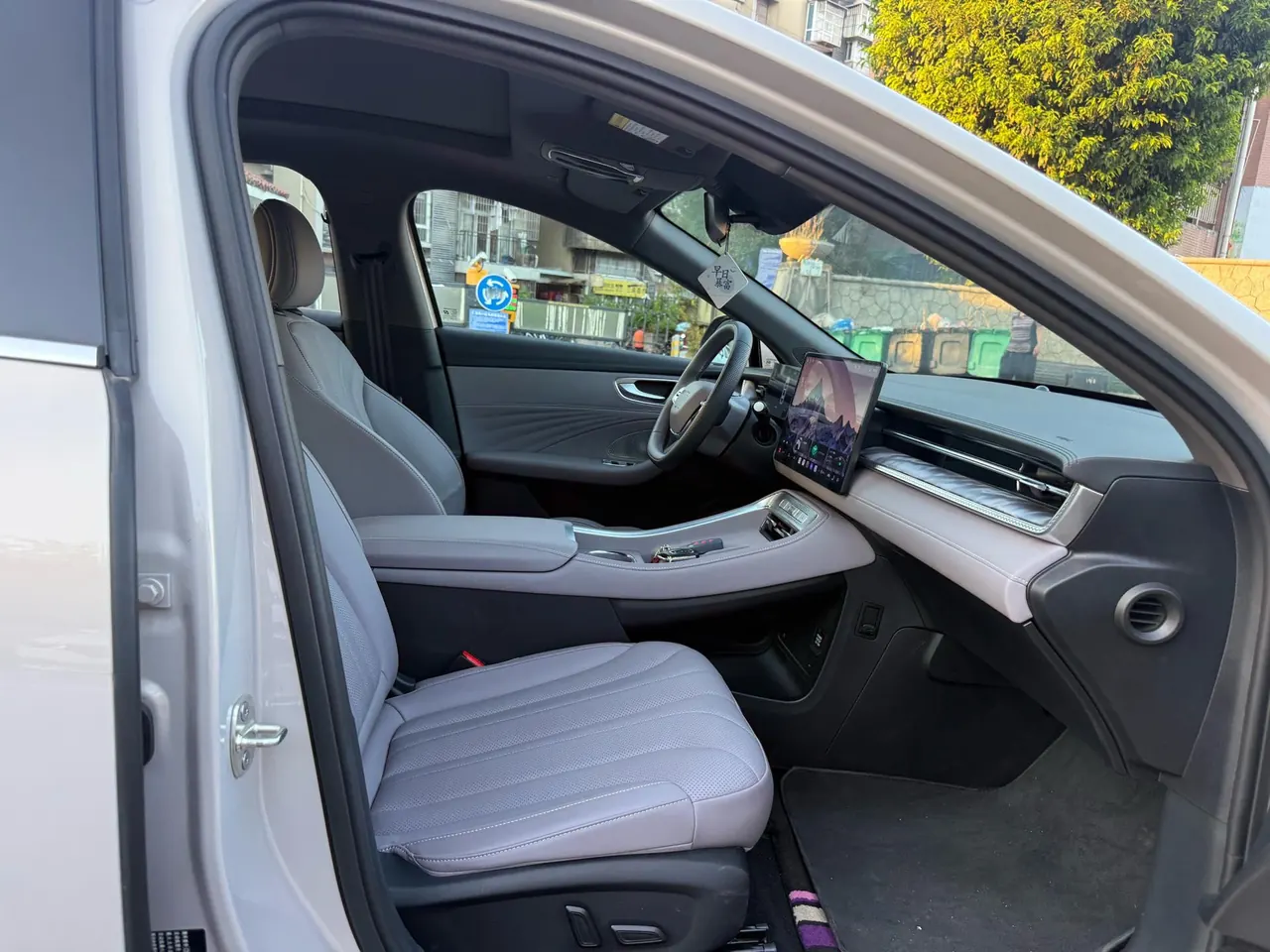 Roewe 2025 M7 DMH 1.5 160km Premium Edition Automatic Gear 12