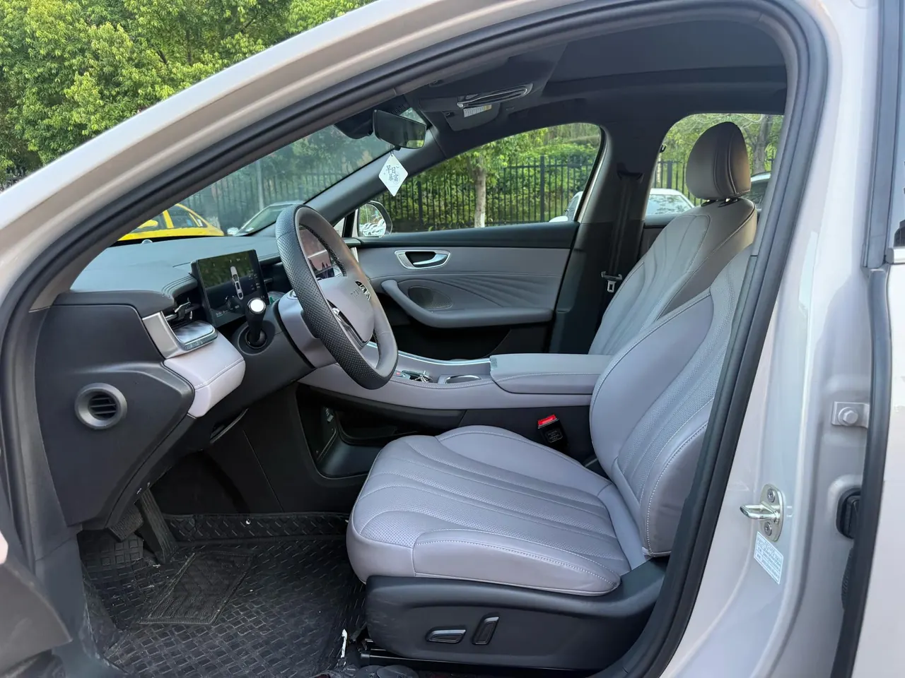 Roewe 2025 M7 DMH 1.5 160km Premium Edition Automatic Gear 9