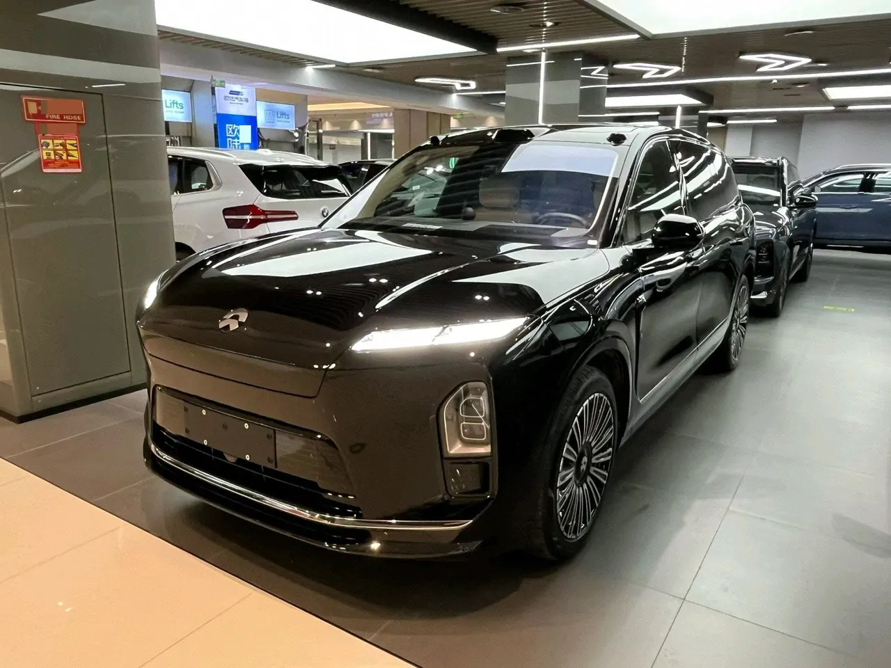 NIO 2026 ES8 5-seat Executive Deluxe Automatic Gear - View 1