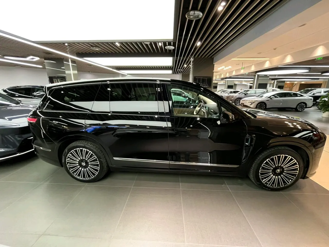 NIO 2026 ES8 5-seat Executive Deluxe Automatic Gear 3