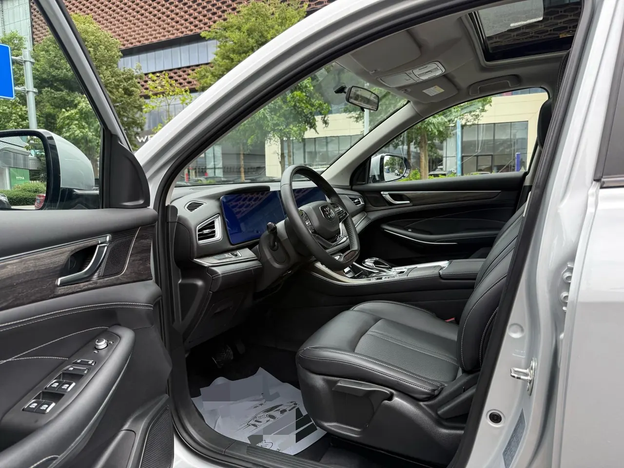 LanDian 2023 LanDian E5 1.5 stepless DE-i 100KM free 7-seat automatic gear 7