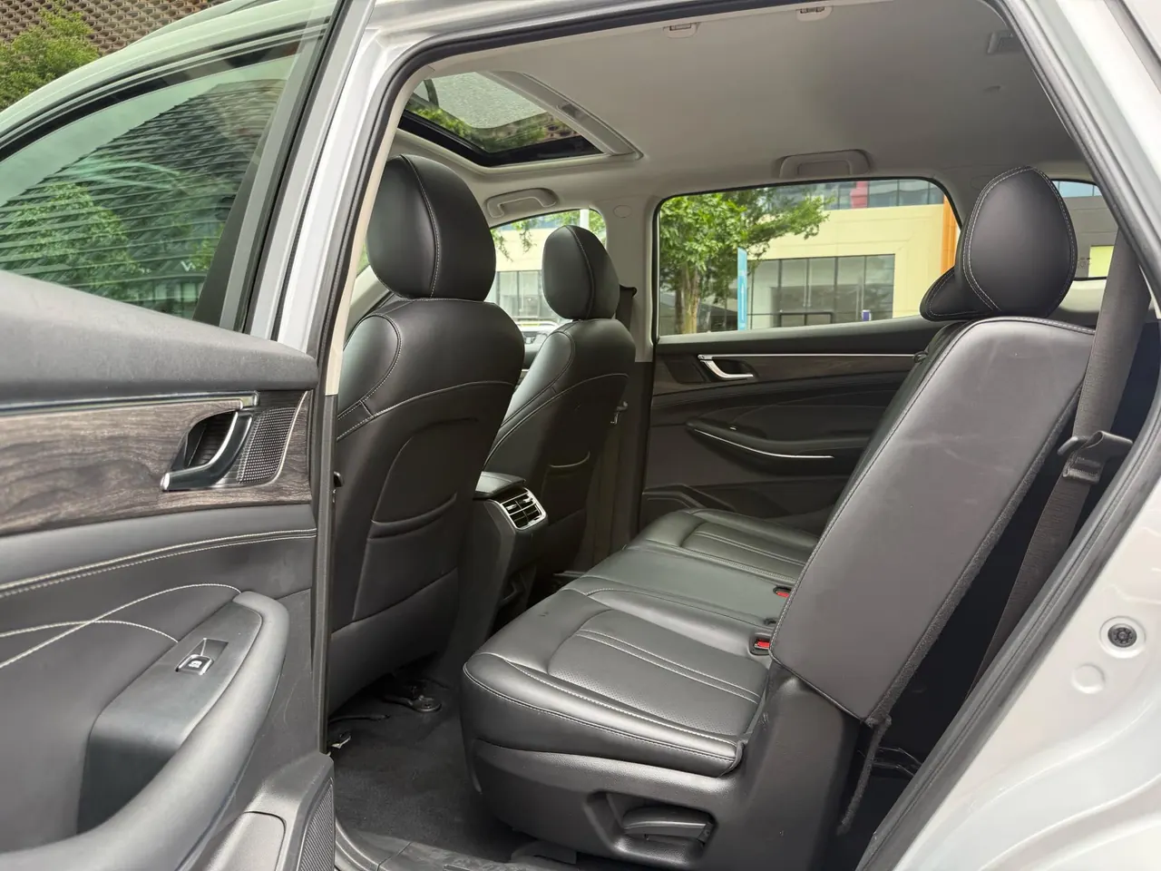 LanDian 2023 LanDian E5 1.5 stepless DE-i 100KM free 7-seat automatic gear 9