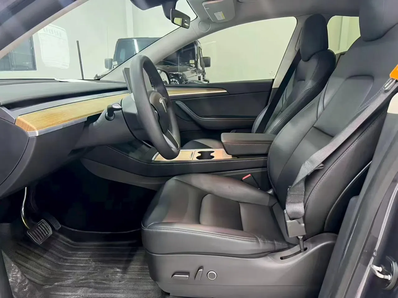 Tesla 2023 Model Y rear-wheel drive version automatic transmission 5