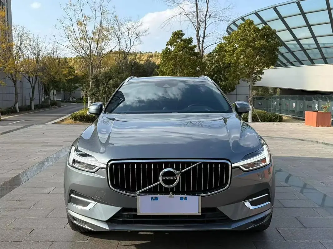Volvo 2021 XC60 2.0T T5 4-wheel drive Zhiyuan Deluxe Edition Automatic Gear 2