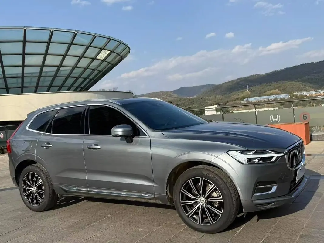 Volvo 2021 XC60 2.0T T5 4-wheel drive Zhiyuan Deluxe Edition Automatic Gear 3