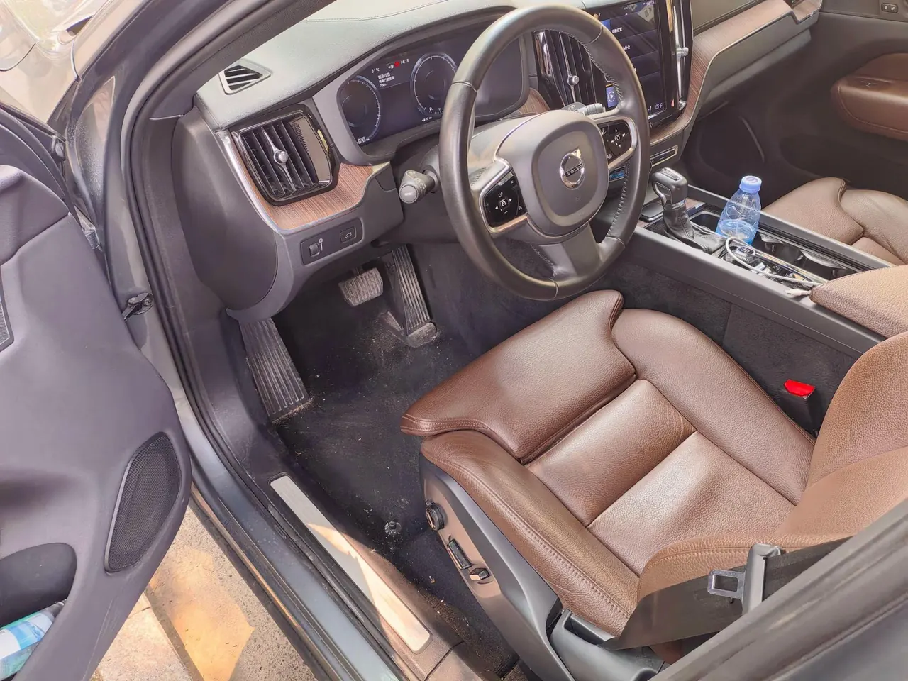 Volvo 2021 XC60 2.0T T5 4-wheel drive Zhiyuan Deluxe Edition Automatic Gear 4