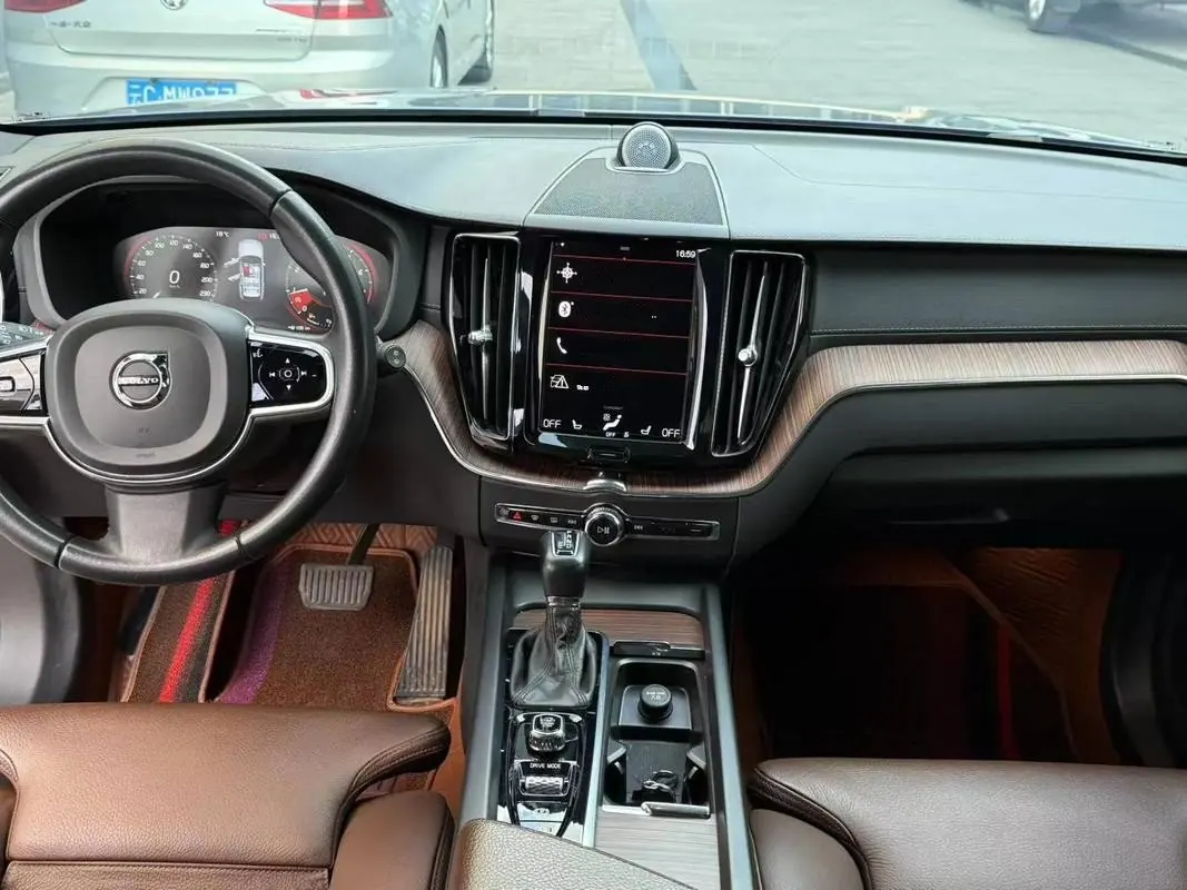 Volvo 2021 XC60 2.0T T5 4-wheel drive Zhiyuan Deluxe Edition Automatic Gear 5