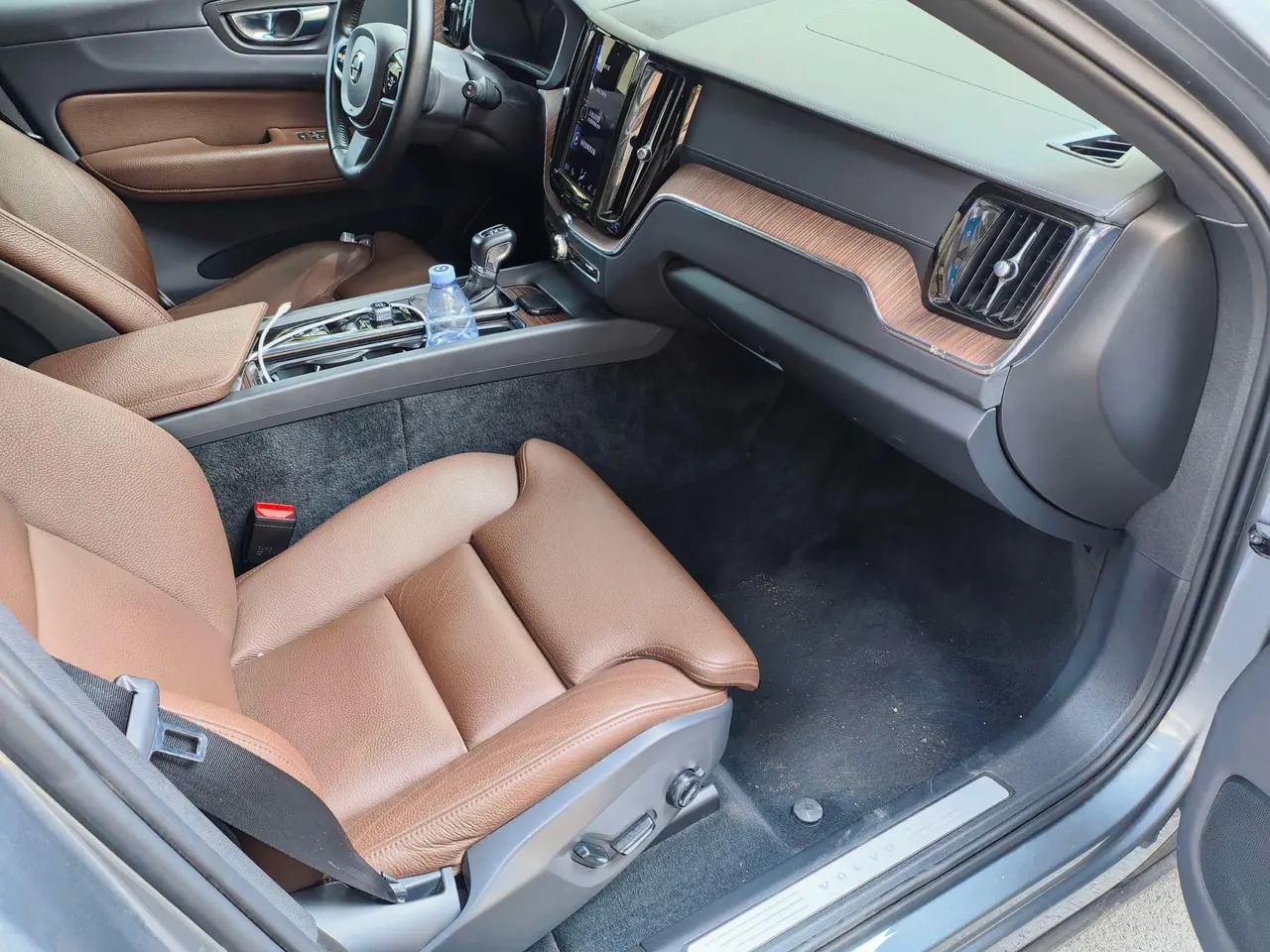 Volvo 2021 XC60 2.0T T5 4-wheel drive Zhiyuan Deluxe Edition Automatic Gear 7