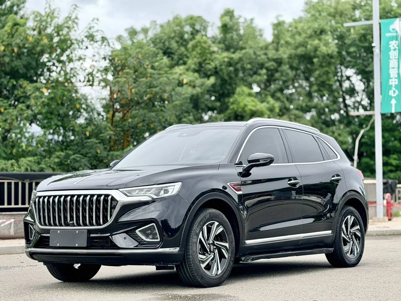 Open image lightbox: HongQi 2022 HS5 2.0T Zhilian Flag Edition Automatic Gear