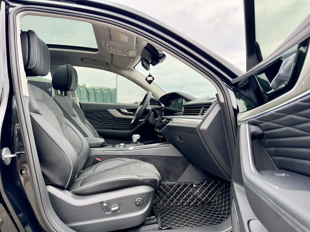 HongQi 2022 HS5 2.0T Zhilian Flag Edition Automatic Gear 7