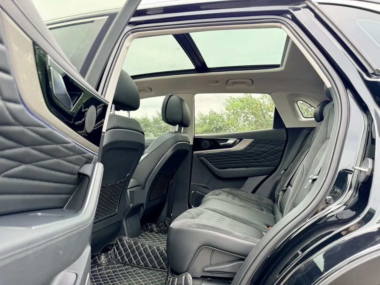 HongQi 2022 HS5 2.0T Zhilian Flag Edition Automatic Gear 9