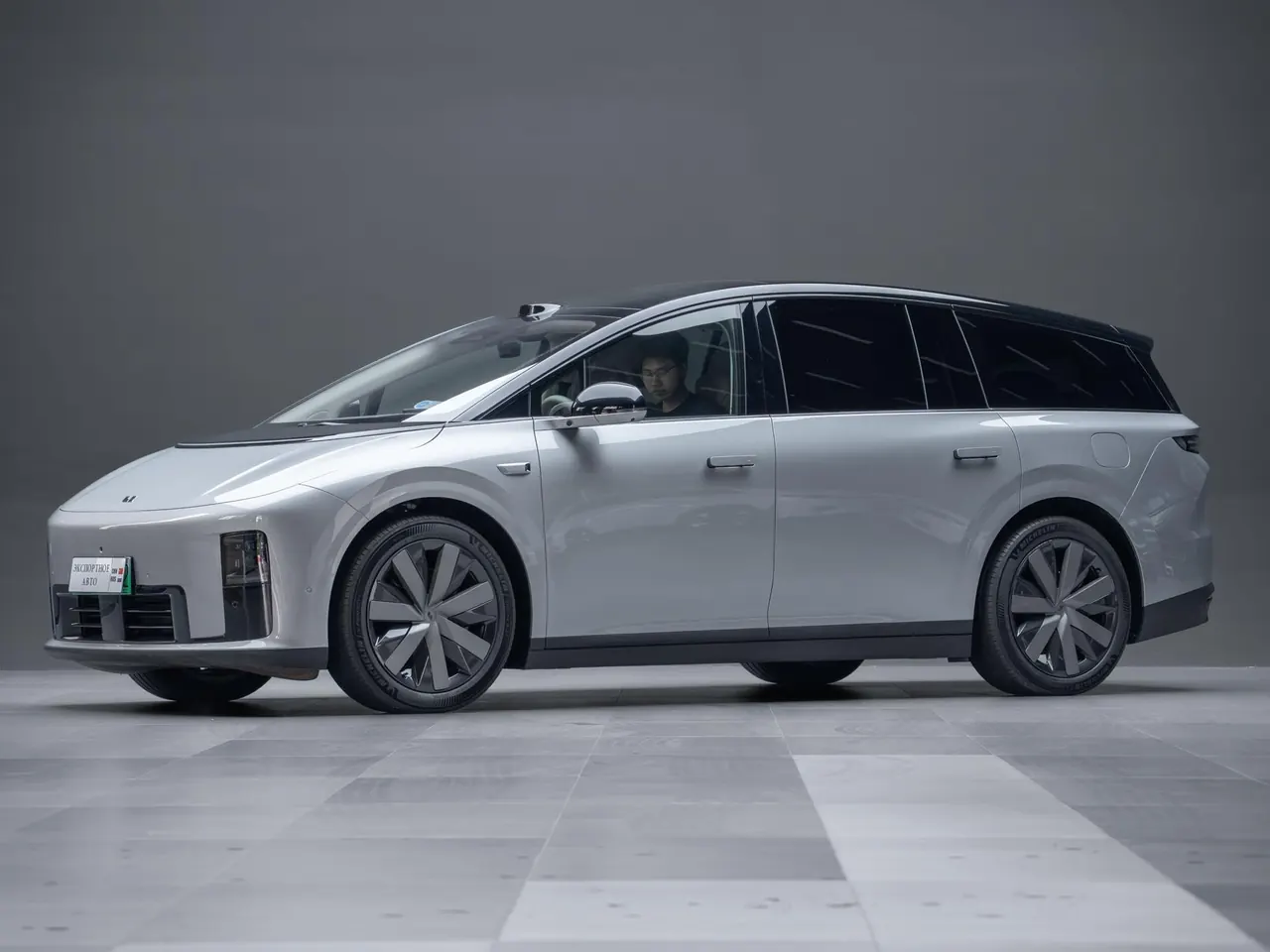 Li 2025 i8 Standard Edition Automatic Gear - View 1