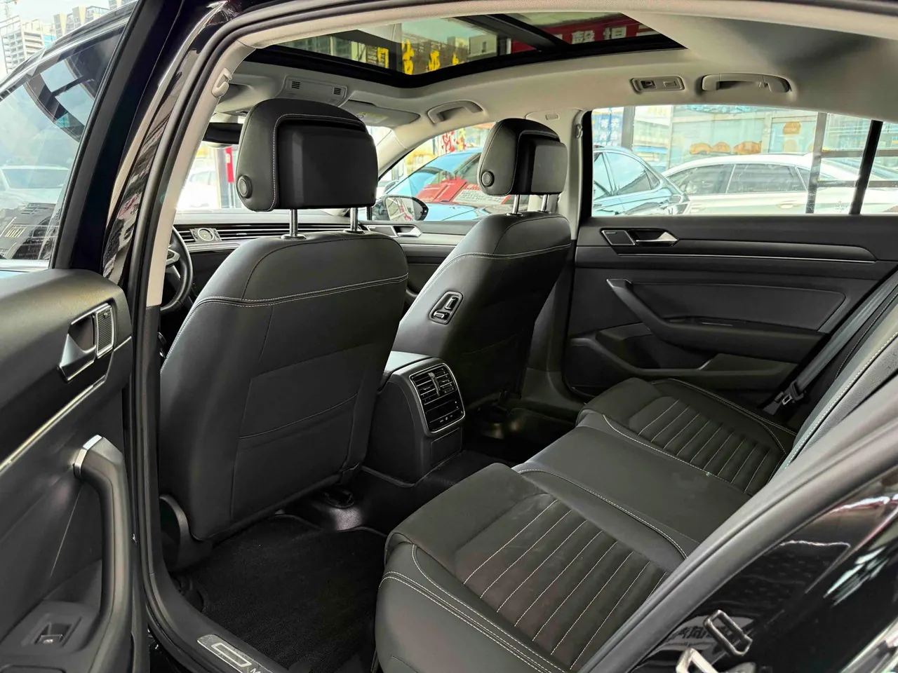 Volkswagen 2020 Magotan 2.0TSI 330TSI luxury automatic transmission 5