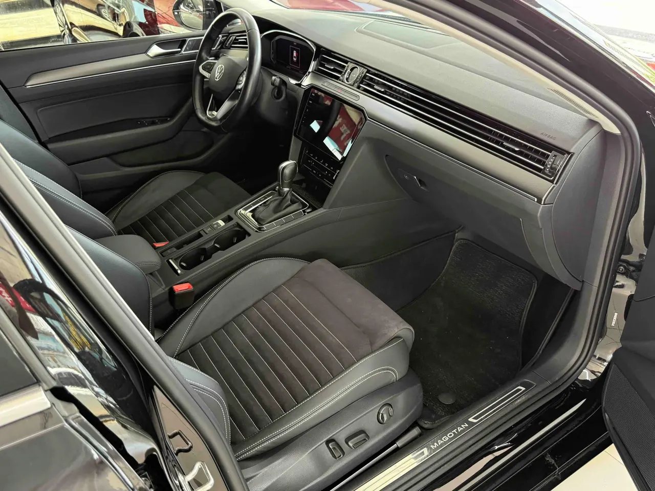 Volkswagen 2020 Magotan 2.0TSI 330TSI luxury automatic transmission 7