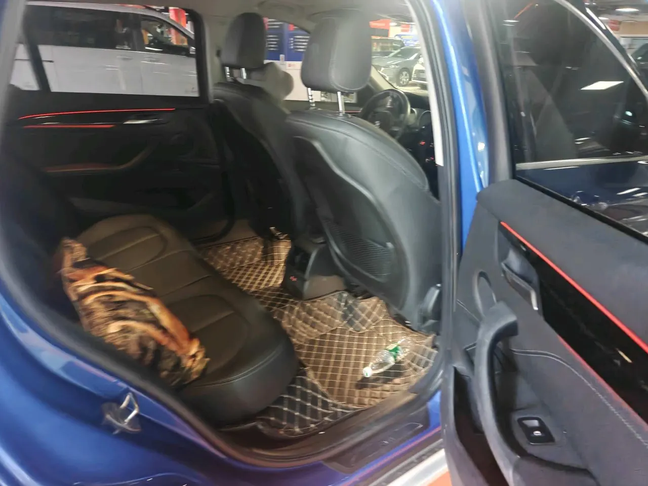 BMW 2020 X1 sDrive20Li 1.5T exclusive automatic gear 4