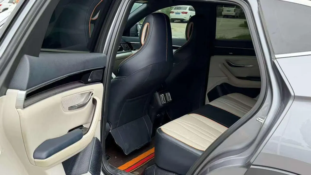 BYD Song PLUS New Energy 2022 Song PLUS DM-i 1.5 Stepless 110KM Flagship PLUS 5G Edition Automatic Gear 3