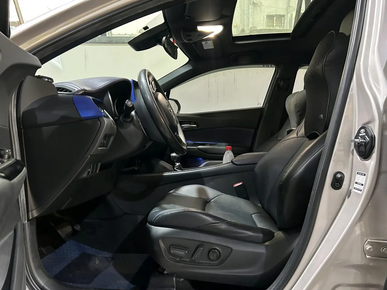 Toyota 2020 C- HR 2.0 stepless leading version of automatic gear 2