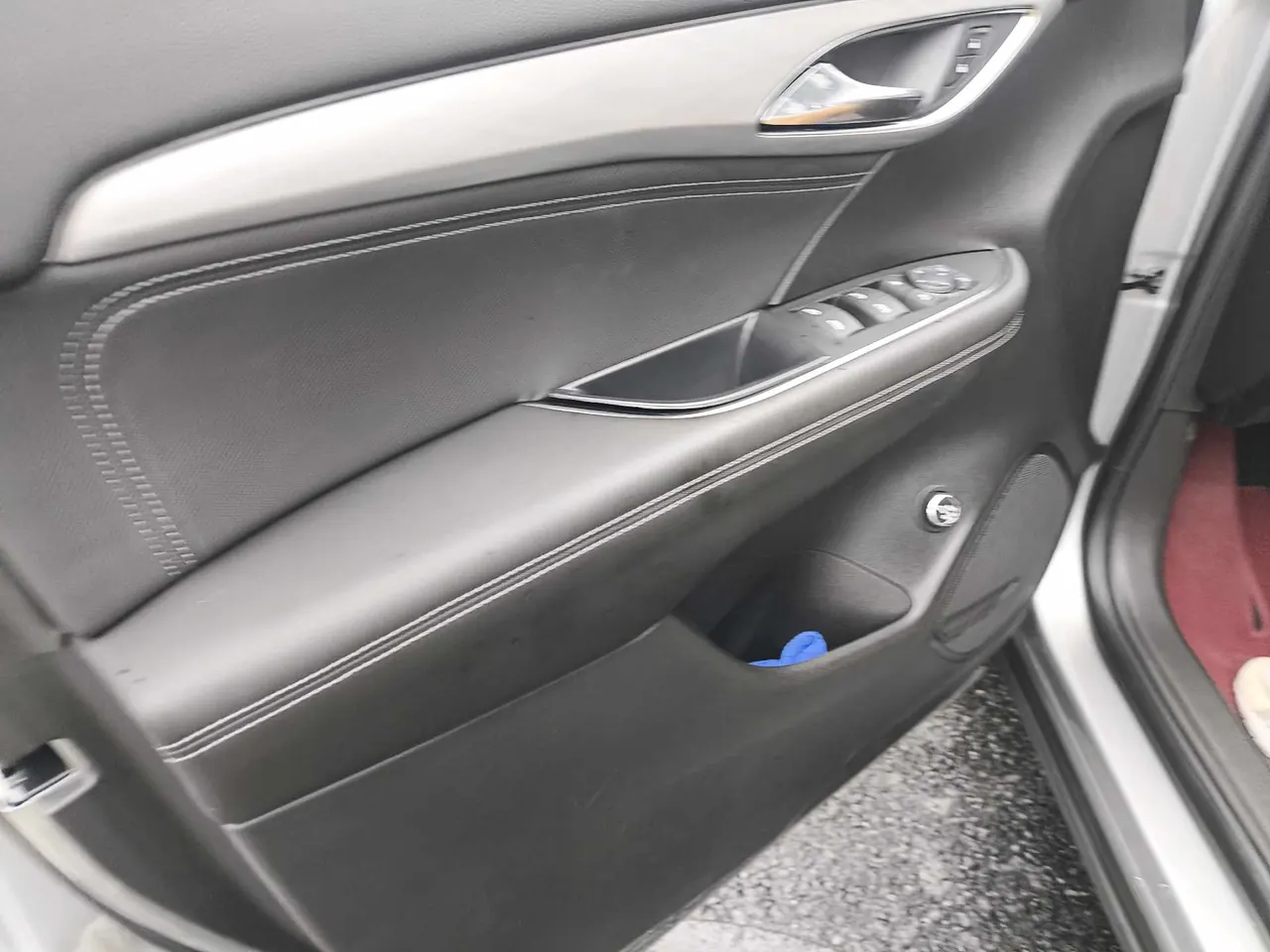 Buick 2025 Angkewei Plus 2.0T 28T Two-Drive Platinum Edition Automatic Gear 4