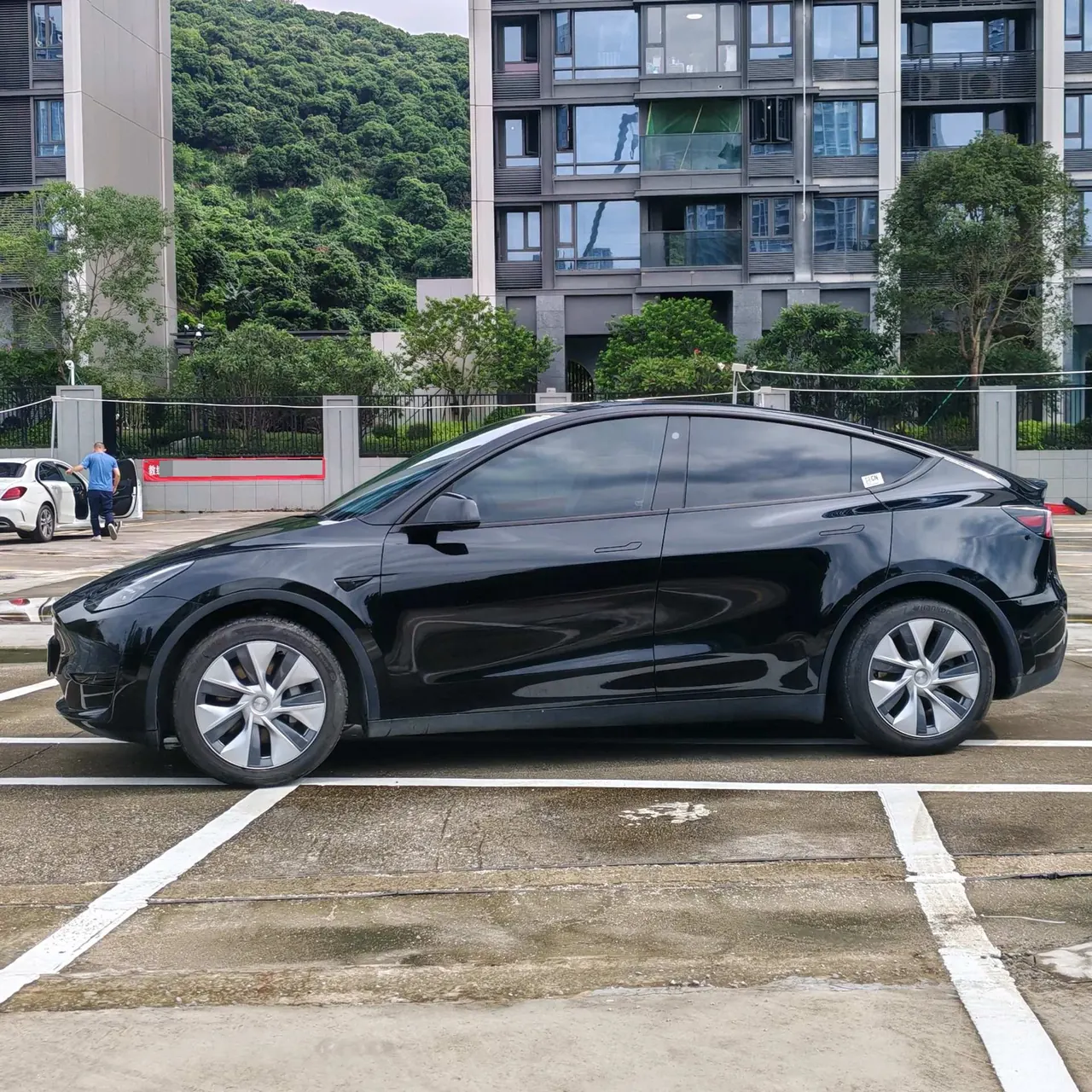 Tesla 2022 Model Y rear-wheel drive version (facelift) automatic gear 4