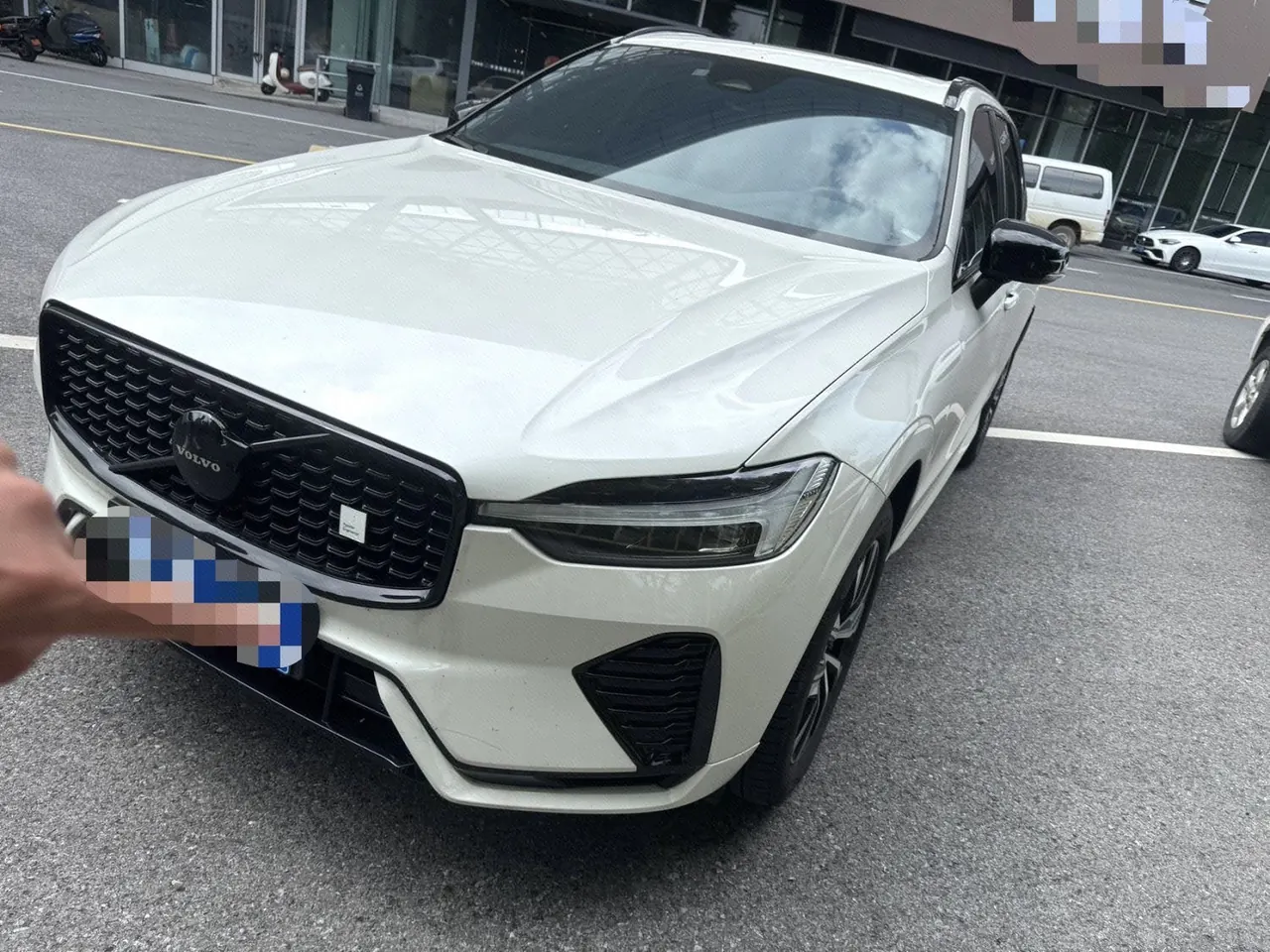 打开图片灯箱:Volvo 2025 XC60 48V 2.0T B5 4WD Zhiyuan Sports Edition Automatic Gear